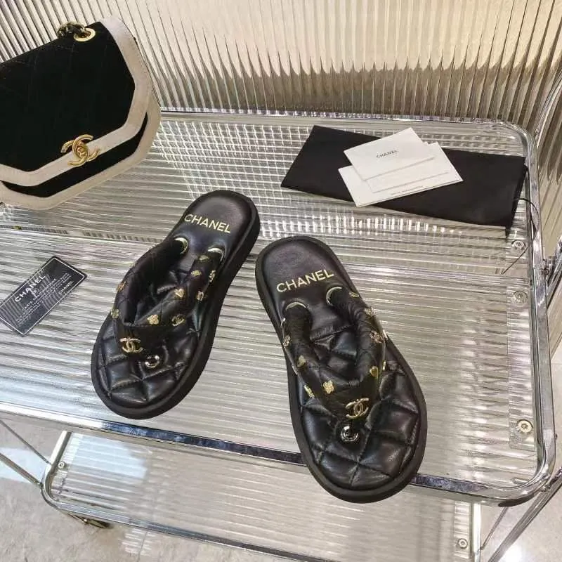 👟👟Ex-factory price 400🐹🐹 CHANEL Chanel 2022SS Cjia Xiaoxiang new summer bread slippers flip-flops flip-flops beach sandals original 7100 purchase development production Xiaoxiang 2023 summer hot style bread slippers irresistibly cute! The color of macarons and ice cream combined with the chubby figure is like stepping on bread or clouds ☁️Super strong wrapping feeling! Fabric: Original customized super soft sheepskin Lining: Original customized super soft sheepskin Sole: Exclusive molded ultra-light foam outsole Sole thickness: 2CM Size: 35-40